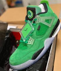 Air Jordan 4 Wahlburgers